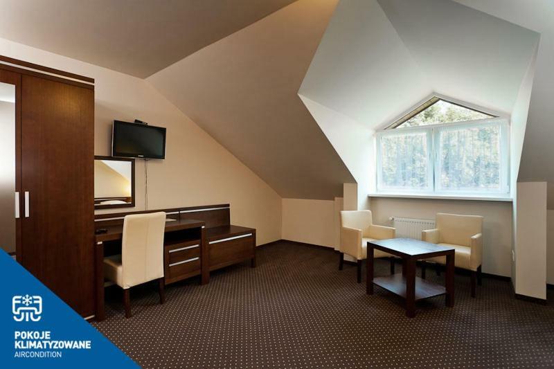 Hotel Podzamcze Добчице Экстерьер фото